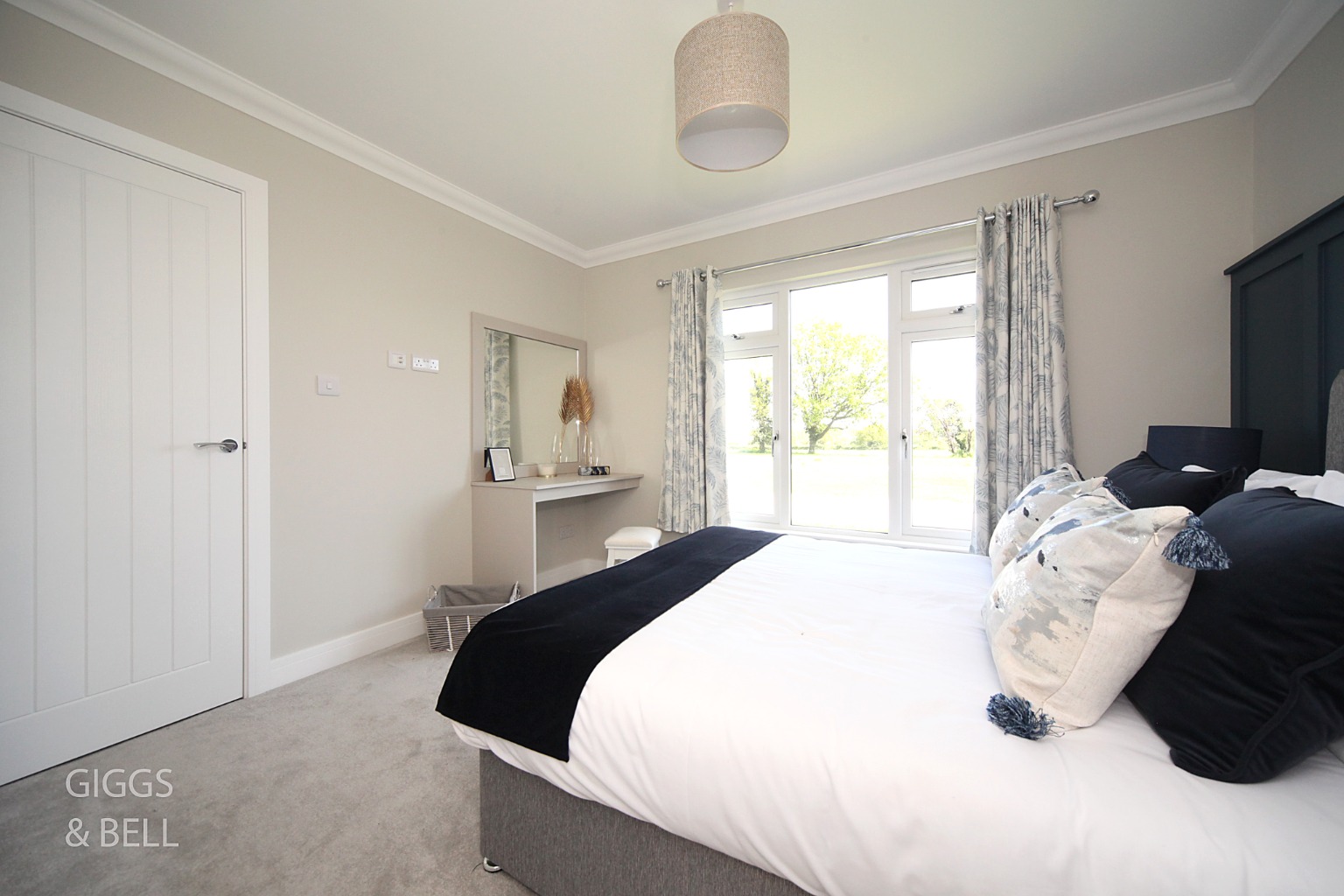 2 bed park home for sale in Woodside Home Park, Bedfordshire  - Property Image 13