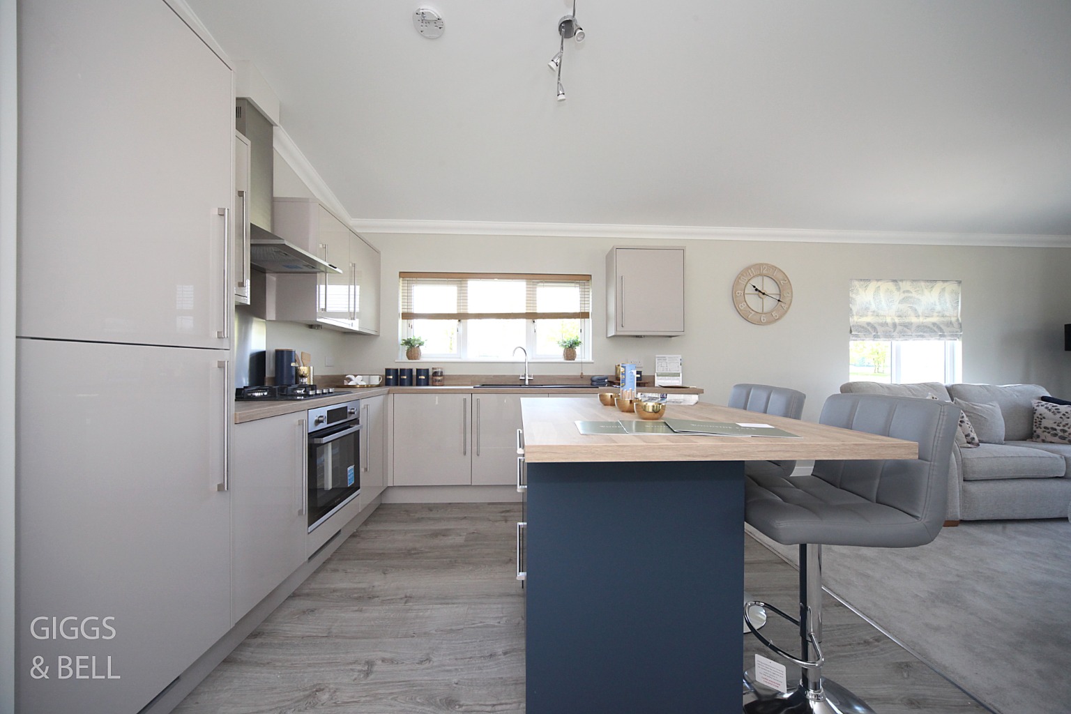 2 bed park home for sale in Woodside Home Park, Bedfordshire  - Property Image 10