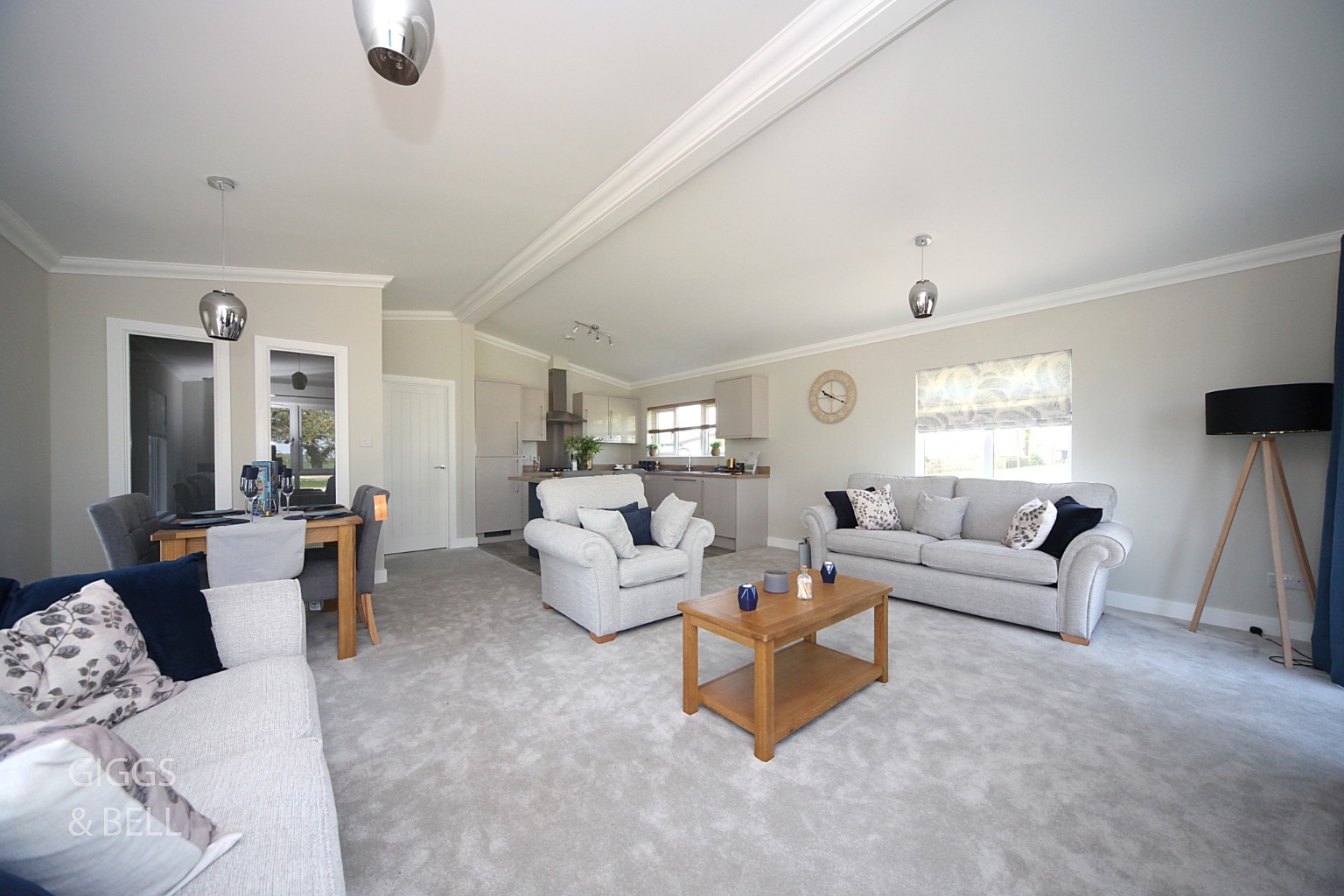 2 bed park home for sale in Woodside Home Park, Bedfordshire  - Property Image 6