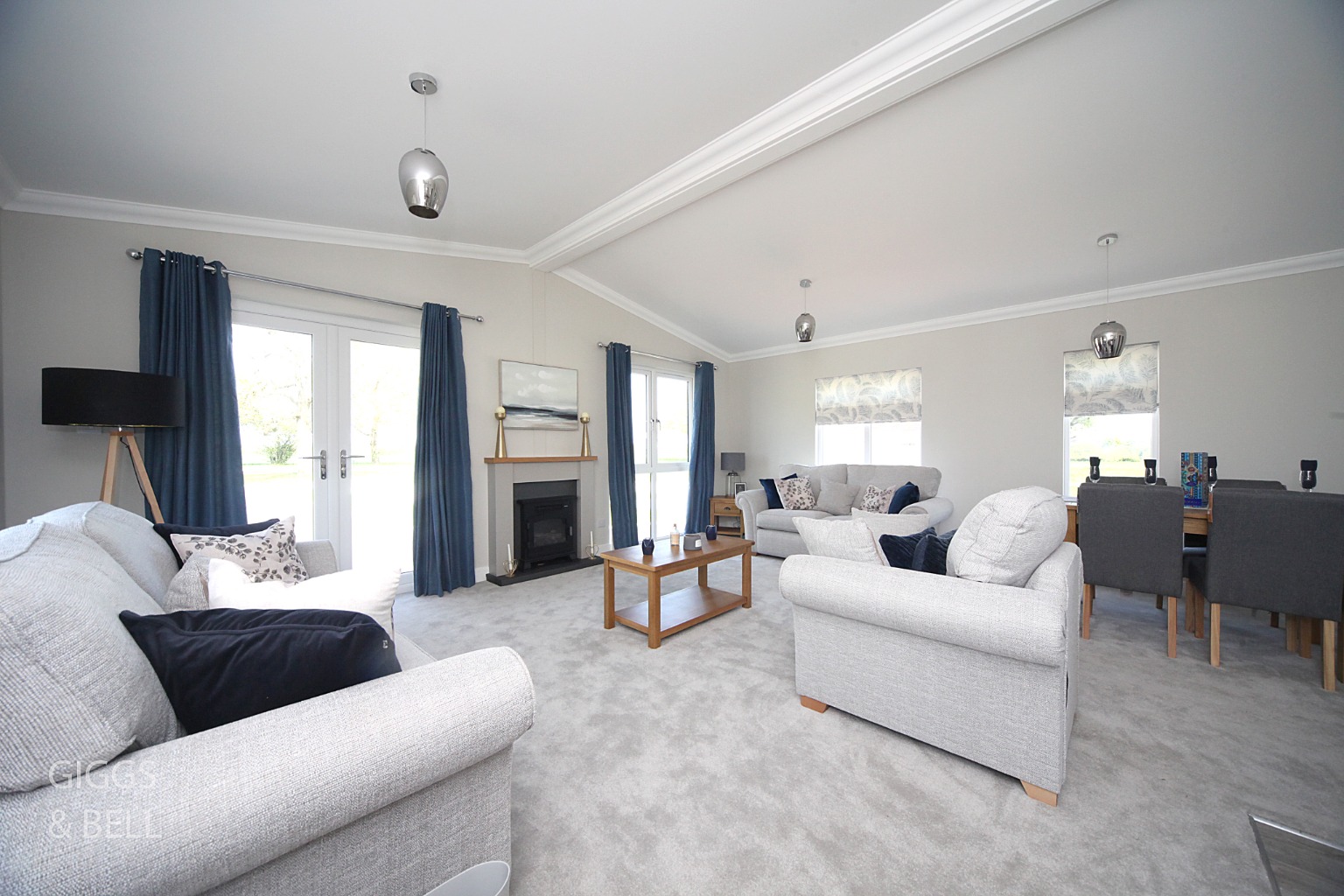 2 bed park home for sale in Woodside Home Park, Bedfordshire 6