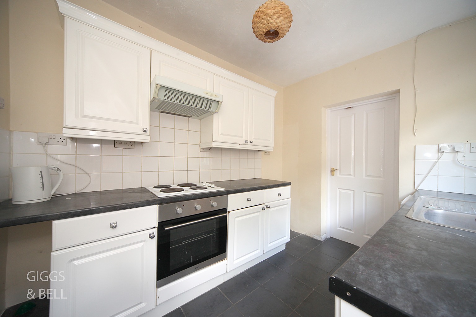 3 bed terraced house for sale in Richmond Hill, Luton 5