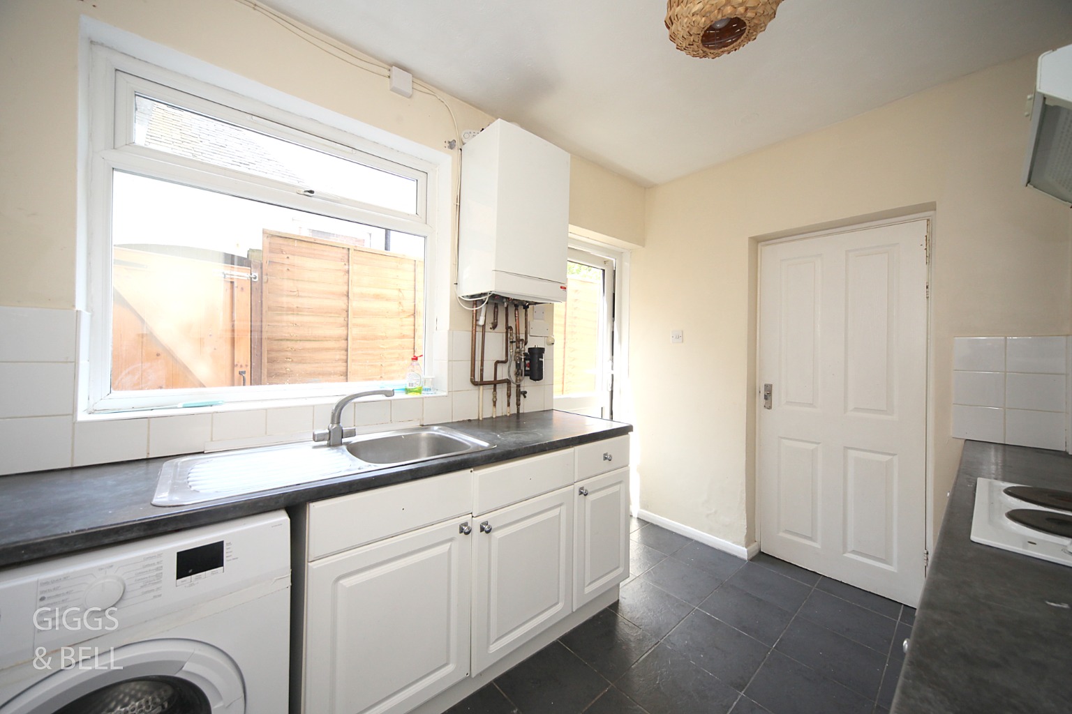 3 bed terraced house for sale in Richmond Hill, Luton 6