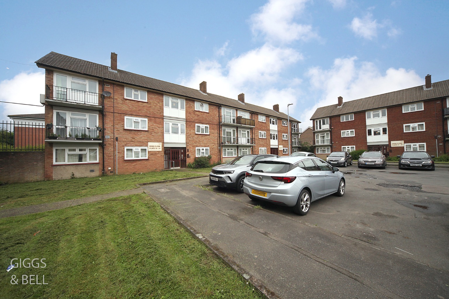 1 bed flat for sale in Ross Close, Luton, LU1 