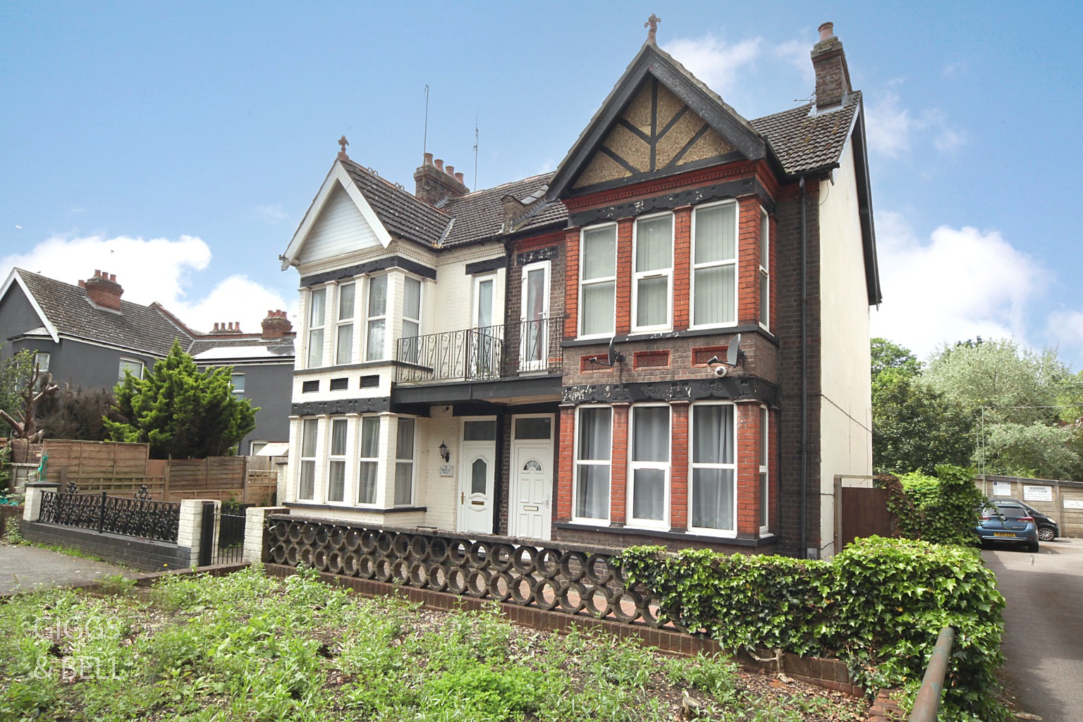 6 bed semi-detached house for sale in New Bedford Road, Luton  - Property Image 2