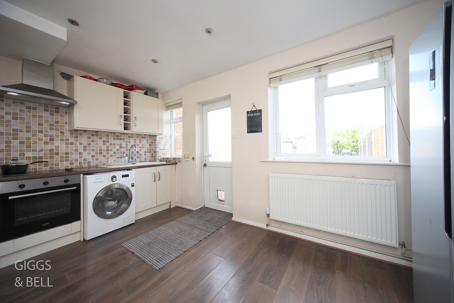 2 bed terraced house for sale in Chesford Road, Luton 3