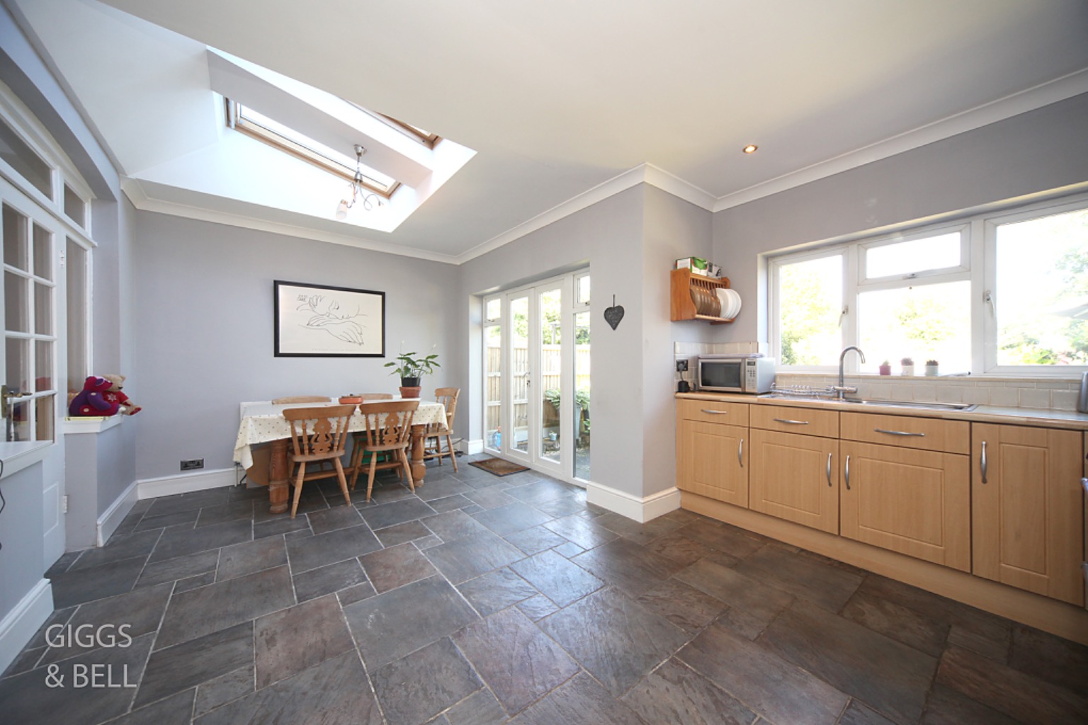 4 bed semi-detached house for sale in Ashcroft Road, Luton  - Property Image 9