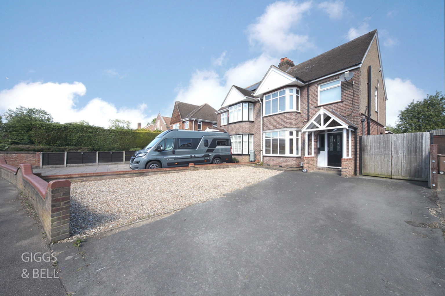 4 bed semi-detached house for sale in Ashcroft Road, Luton  - Property Image 1