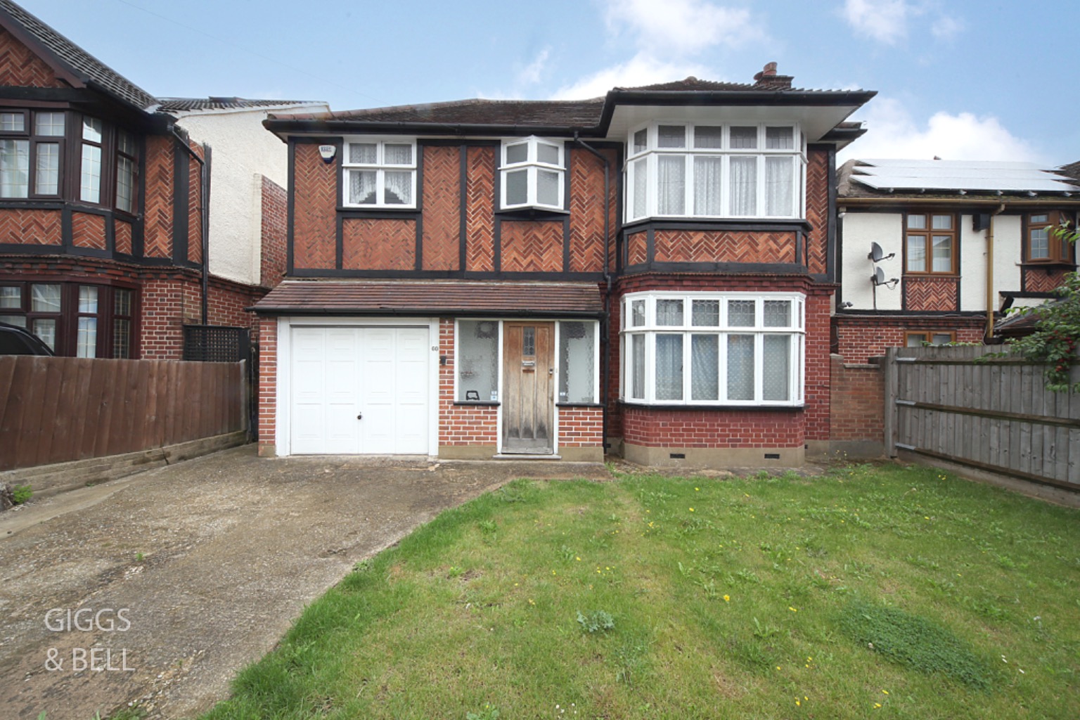 4 bed detached house for sale in Montrose Avenue, Luton  - Property Image 1