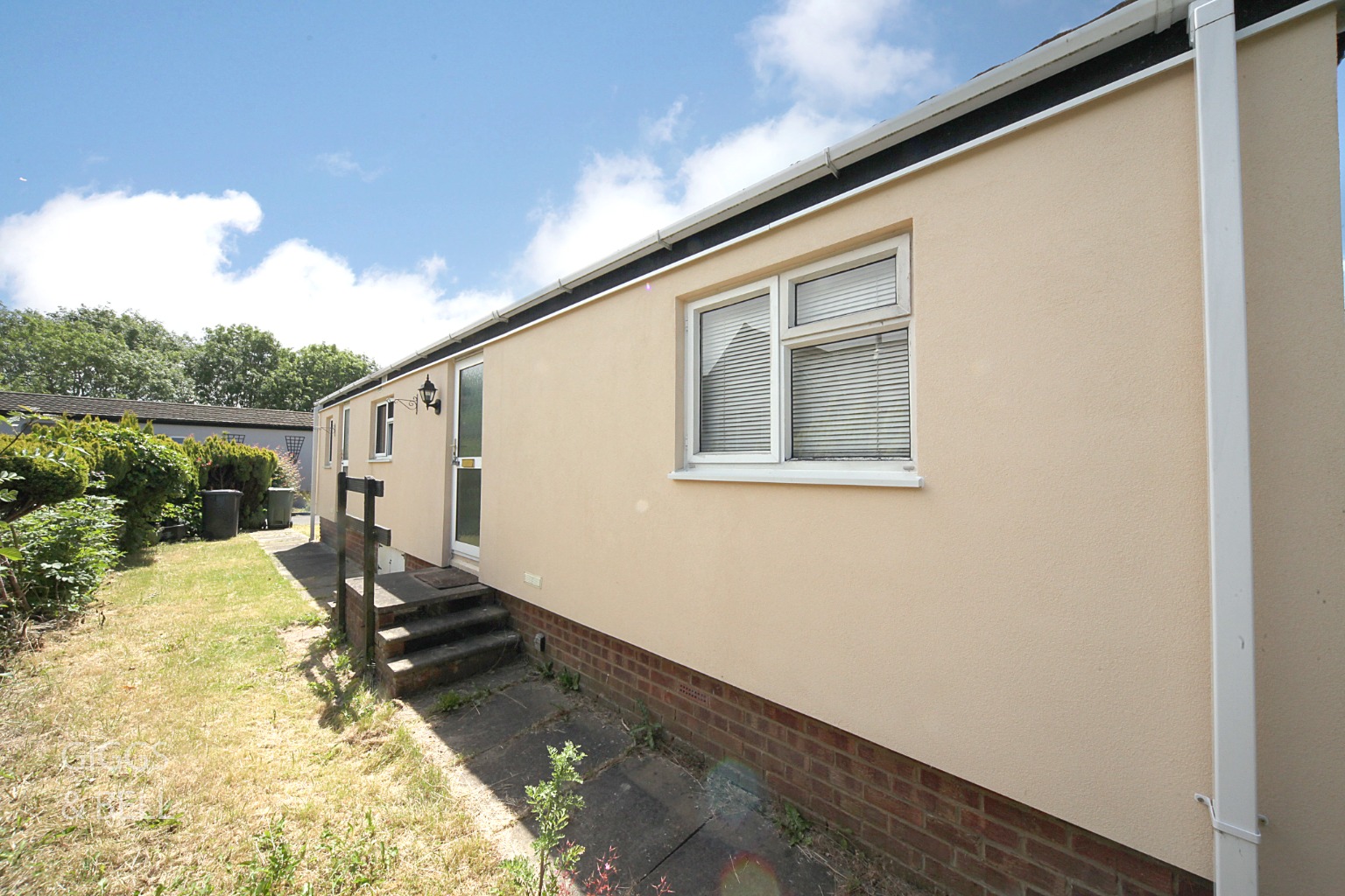 1 bed park home for sale in The Grove, Luton 1