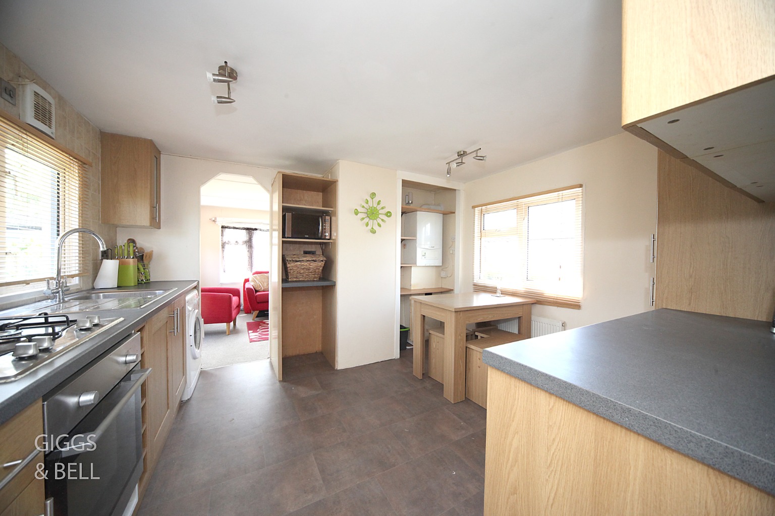 1 bed park home for sale in The Grove, Luton 5