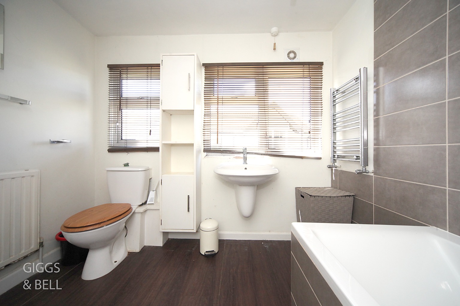 1 bed park home for sale in The Grove, Luton 10