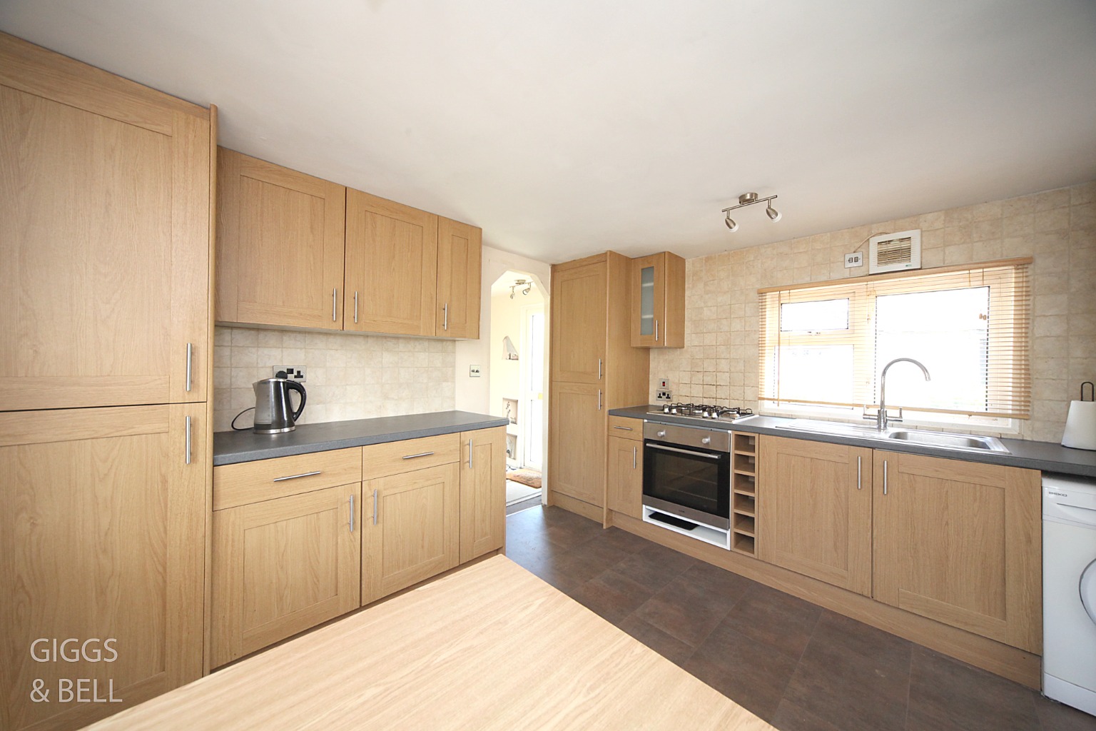 1 bed park home for sale in The Grove, Luton 7