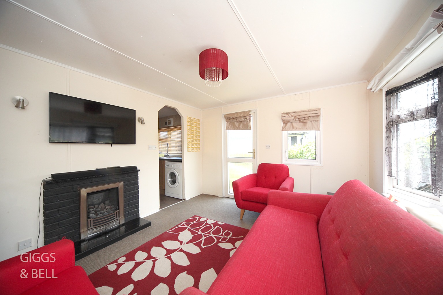 1 bed park home for sale in The Grove, Luton 4