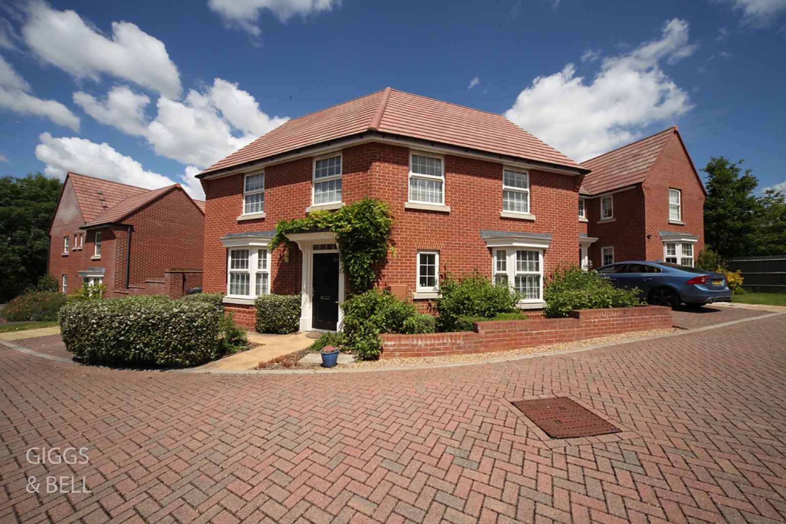 4 bed detached house for sale, Luton  - Property Image 1