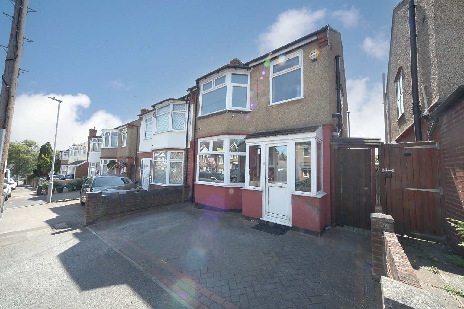 3 bed semi-detached house for sale in Alton Road, Luton 2