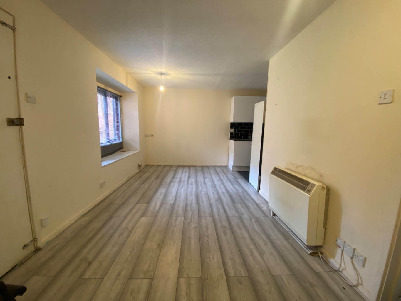 1 bed studio flat for sale in Colin Road, Luton 4