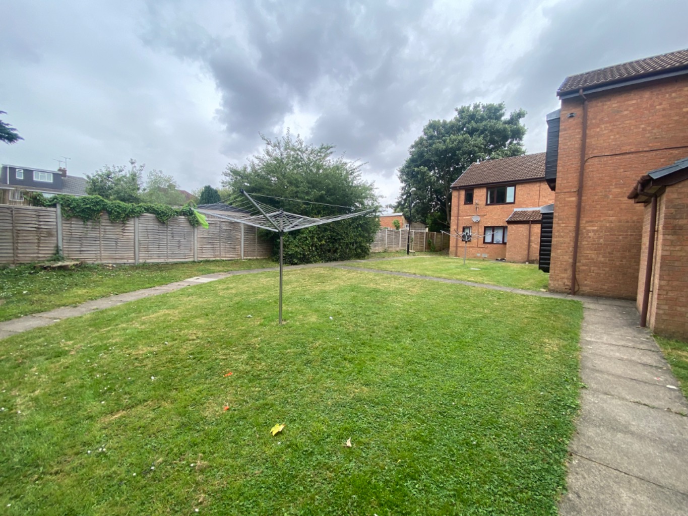 1 bed flat for sale in Colin Road, Luton 2