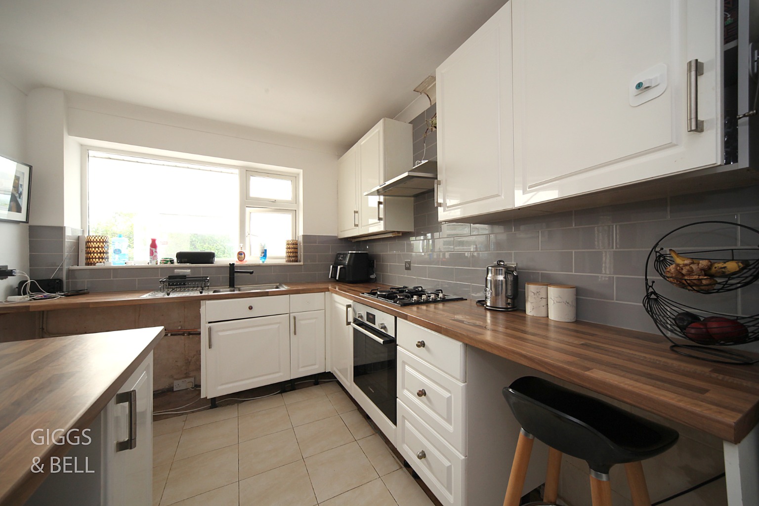 2 bed semi-detached house for sale in Gooseberry Hill, Bedfordshire  - Property Image 5