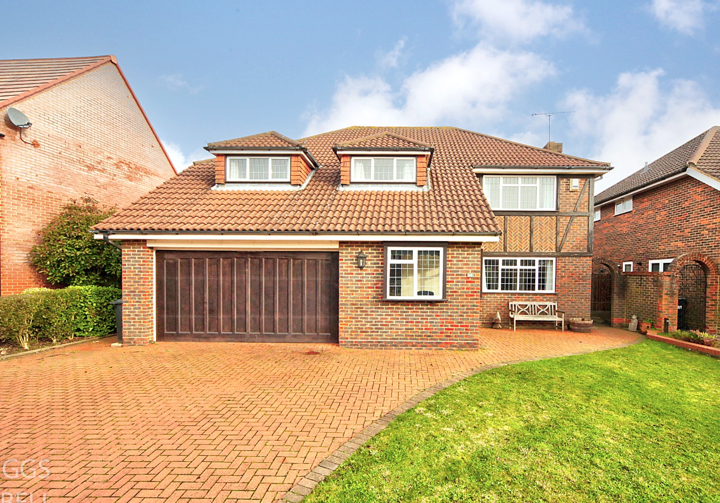 4 bed detached house for sale in Clinton Avenue, Luton  - Property Image 1