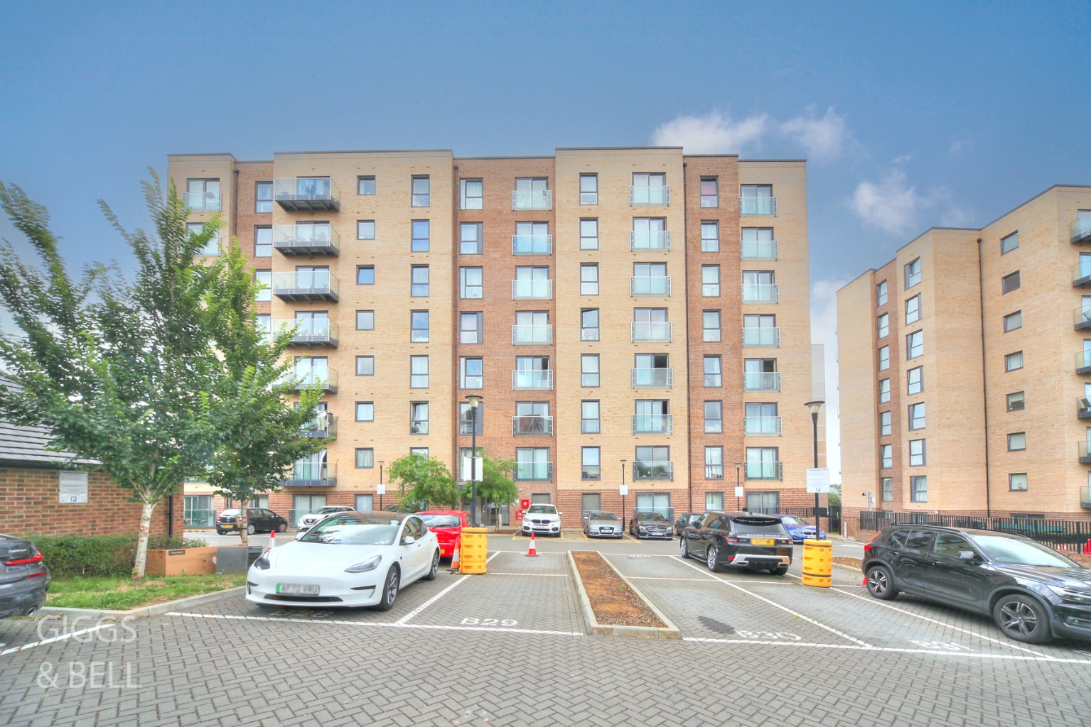 2 bed flat for sale, Luton 13