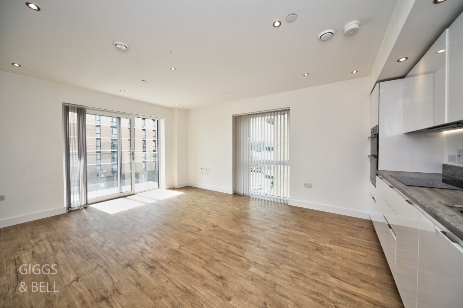 2 bed flat for sale, Luton  - Property Image 3