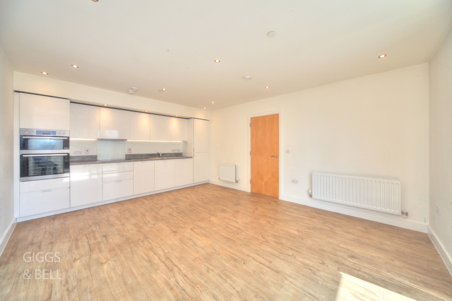 2 bed flat for sale, Luton 5