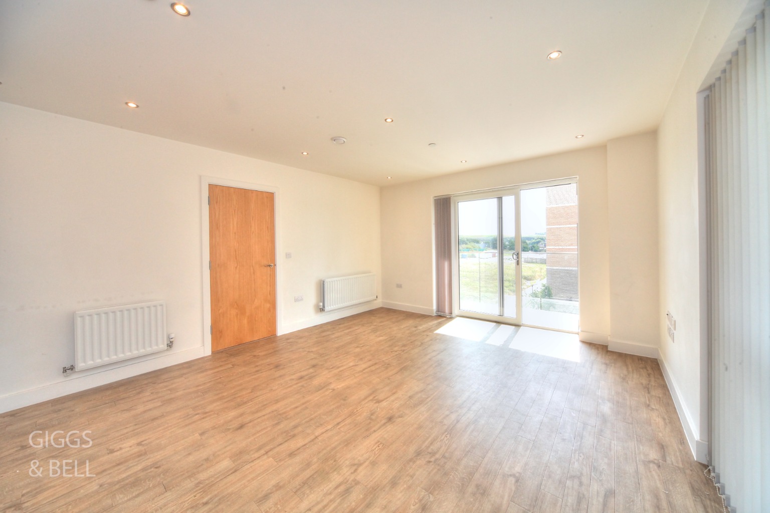 2 bed flat for sale, Luton 6