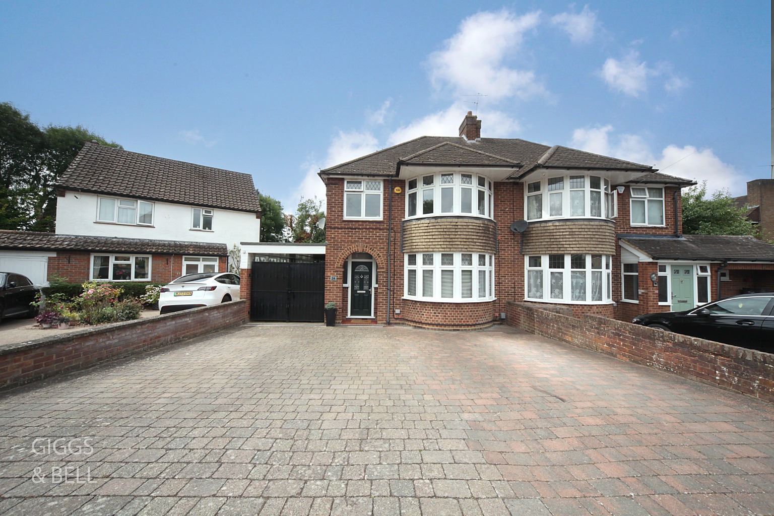 3 bed semi-detached house for sale in Honeygate, Luton  - Property Image 1