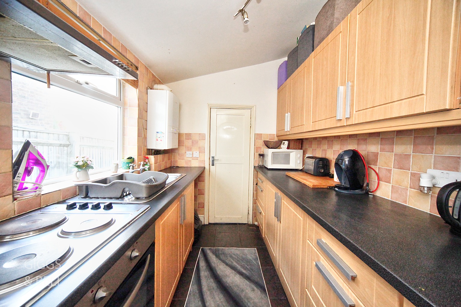 2 bed terraced house for sale in Harcourt Street, Luton 4