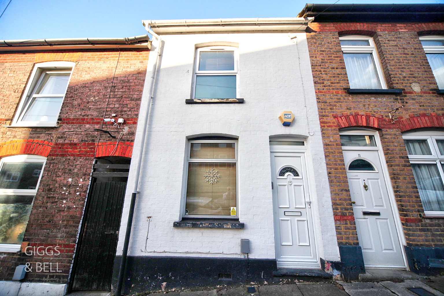 2 bed terraced house for sale in Harcourt Street, Luton  - Property Image 1