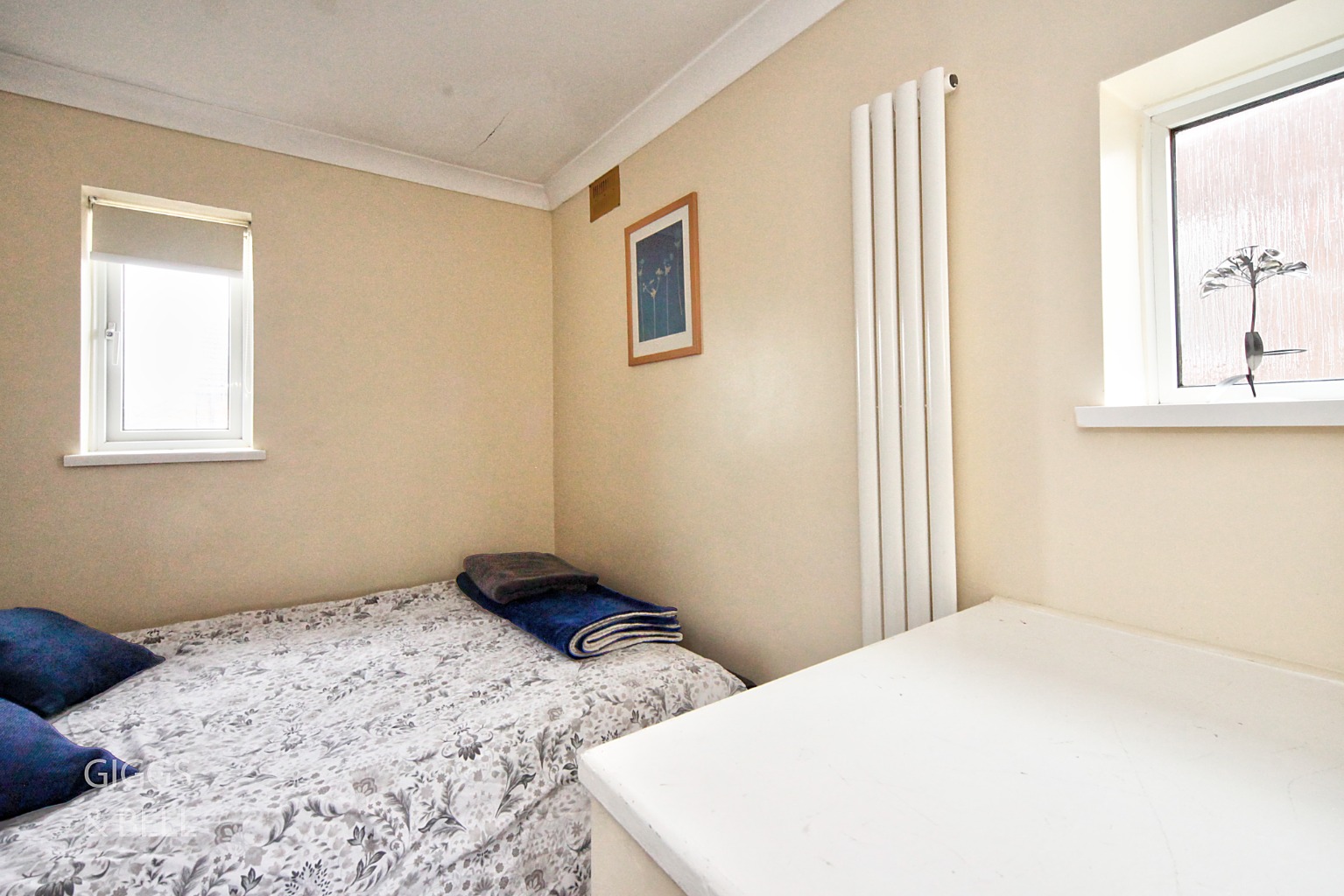 3 bed end of terrace house for sale in Hallwicks Road  - Property Image 13