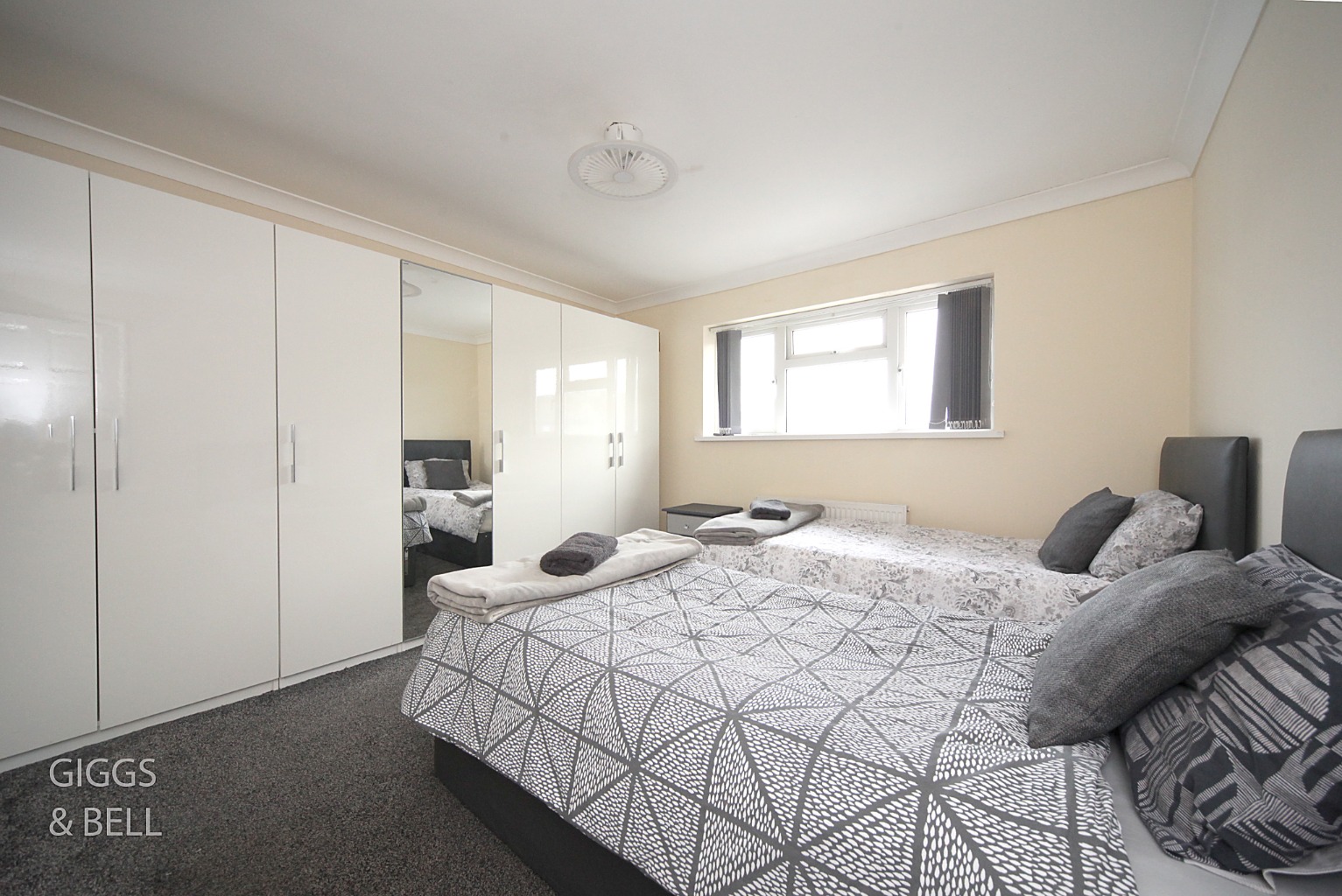 3 bed end of terrace house for sale in Hallwicks Road 11