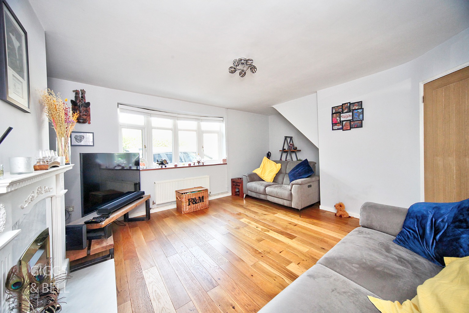 3 bed semi-detached house for sale in Gresham Close, Luton  - Property Image 3