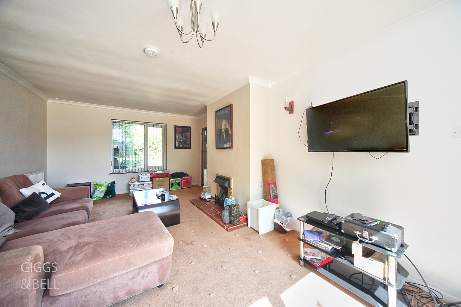 4 bed semi-detached house for sale in Wilsden Avenue, Luton  - Property Image 4