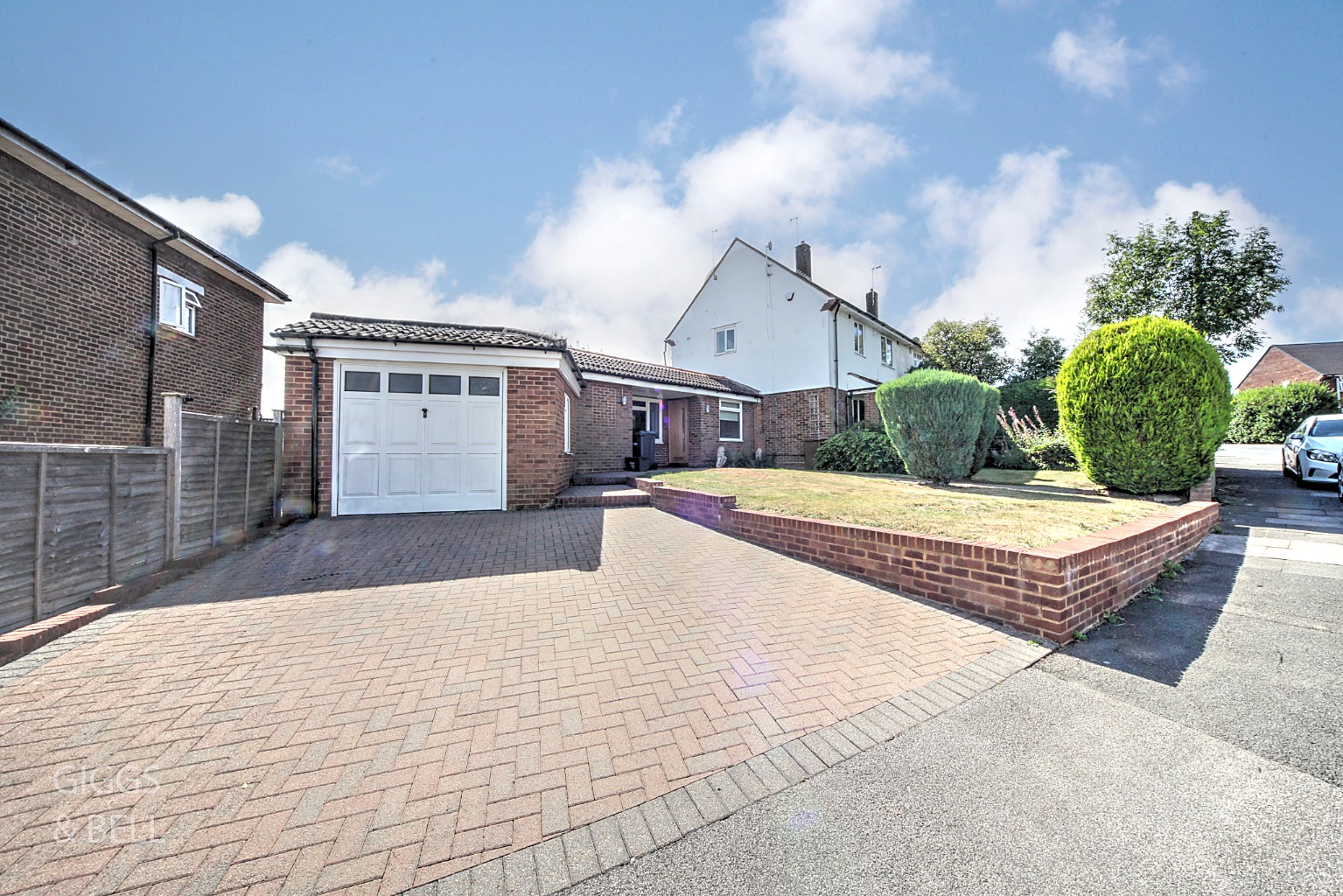 4 bed semi-detached house for sale in Wilsden Avenue, Luton  - Property Image 1