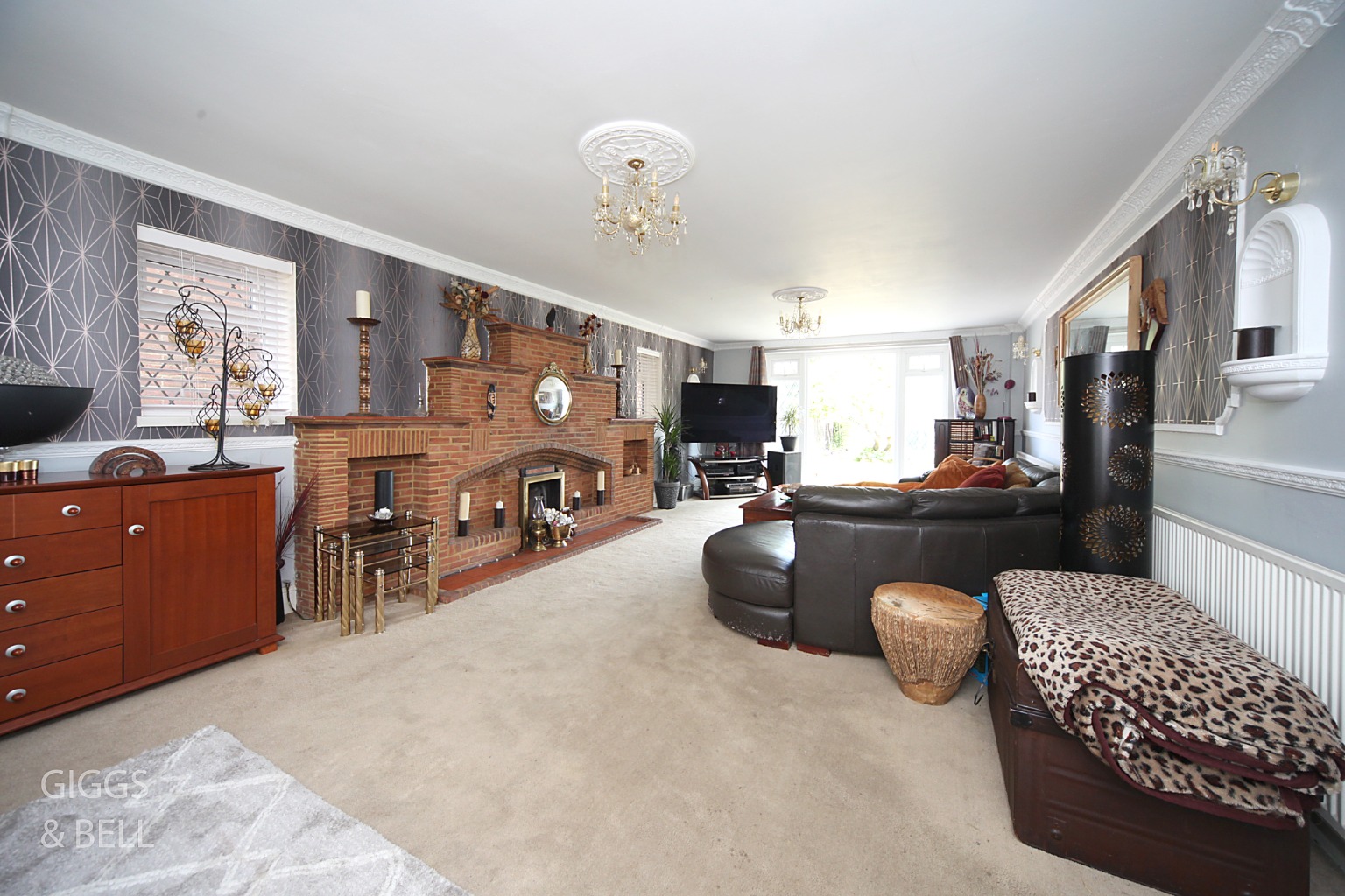 4 bed detached house for sale in Toddington Road, Luton  - Property Image 3