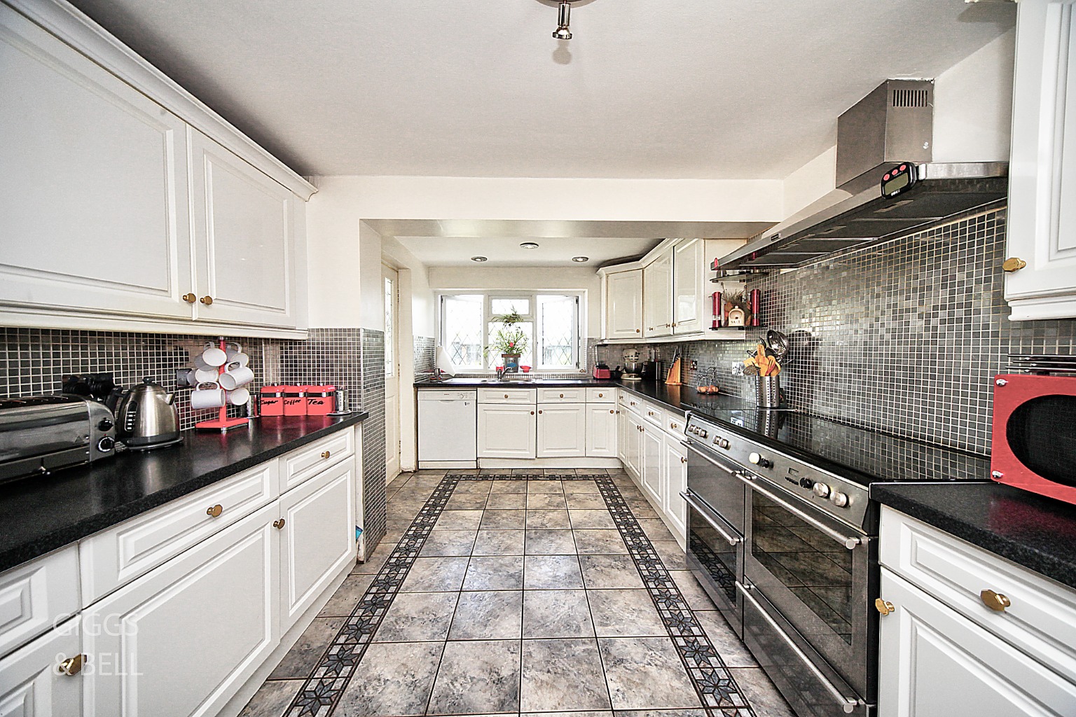 4 bed detached house for sale in Toddington Road, Luton  - Property Image 7