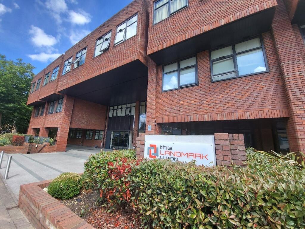 1 bed flat for sale in Flowers Way, Luton, LU1 