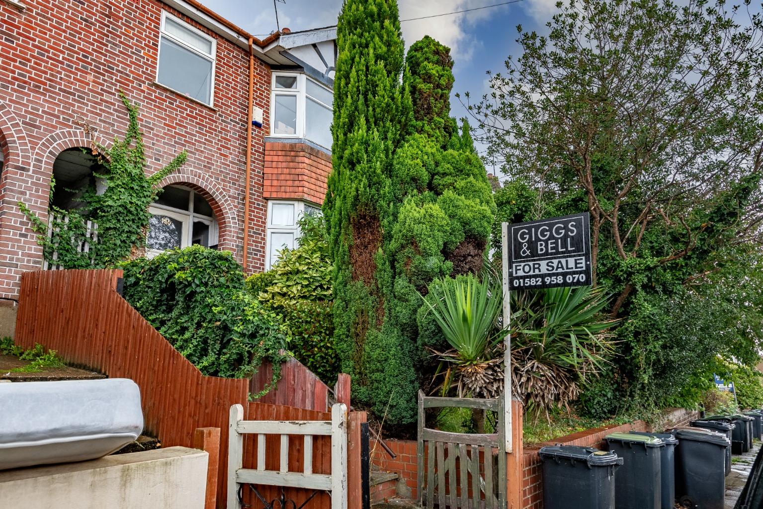 3 bed terraced house for sale in Cowper Street, Luton  - Property Image 2