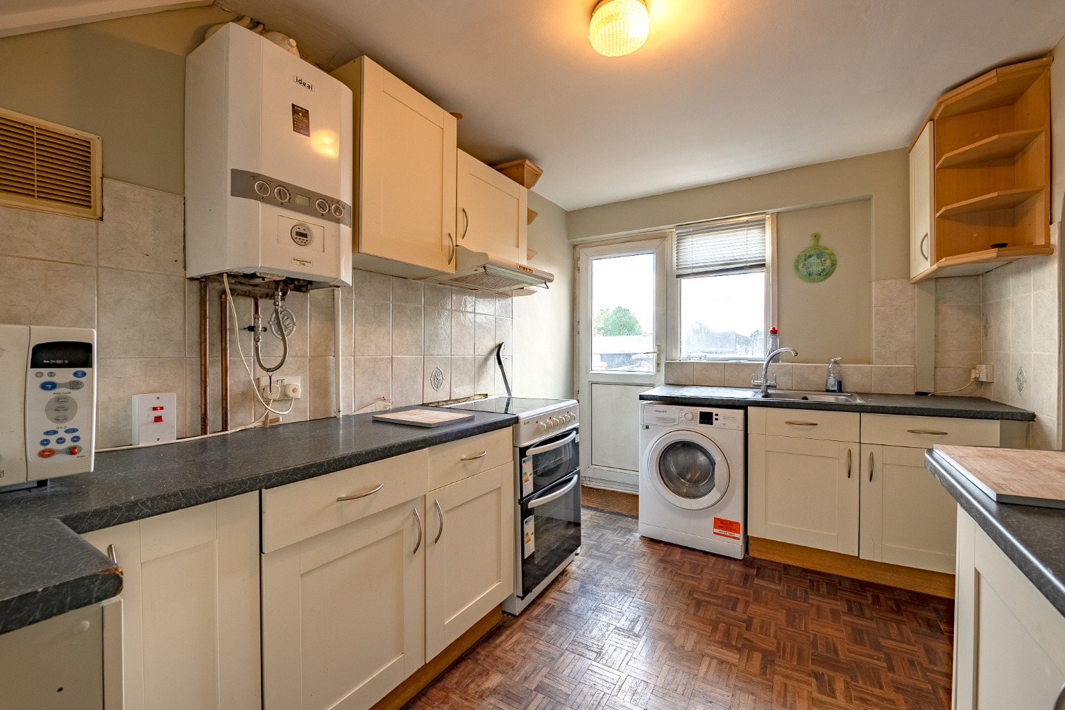 4 bed semi-detached house for sale in Pennine Avenue, Luton  - Property Image 5