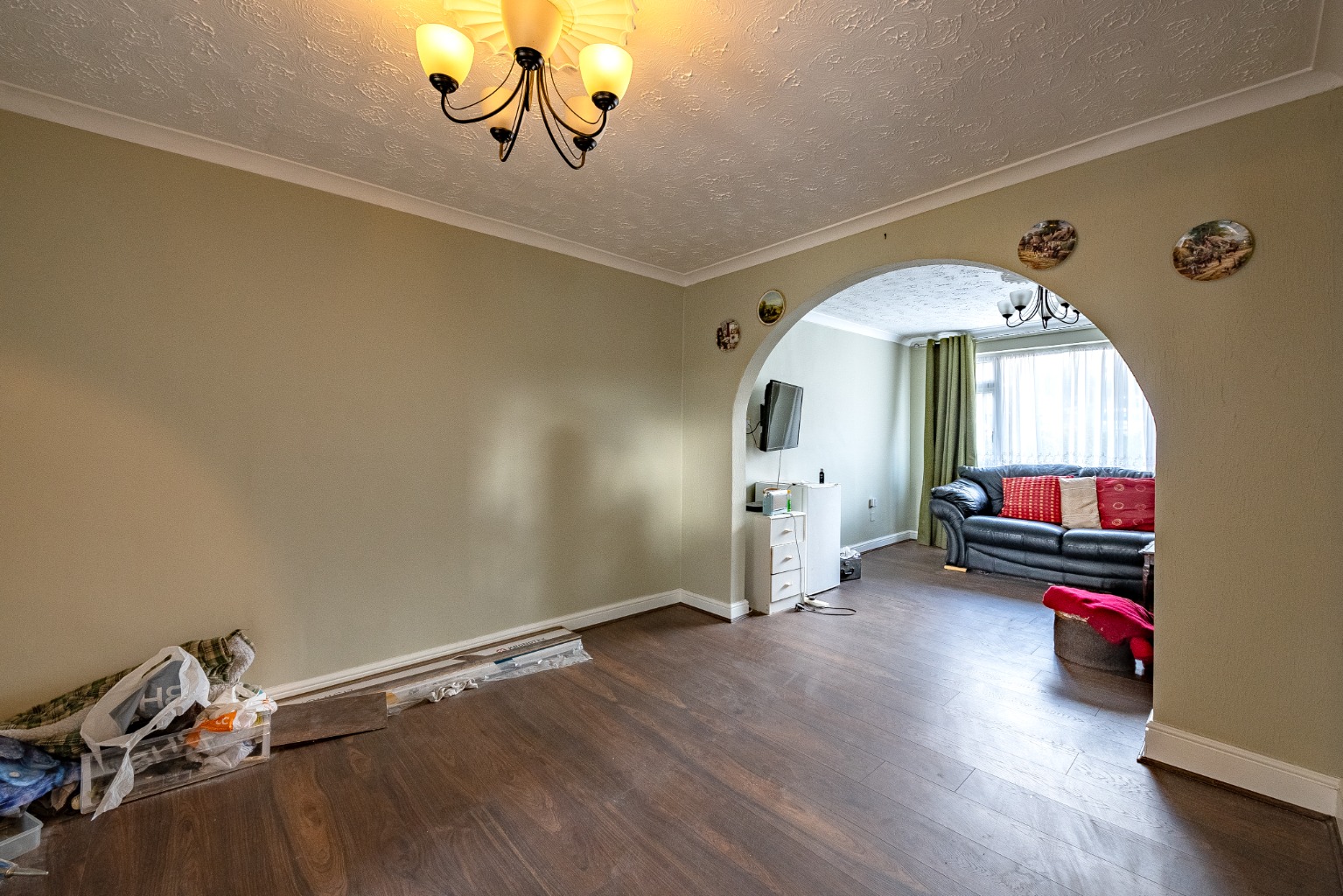 4 bed semi-detached house for sale in Pennine Avenue, Luton  - Property Image 3