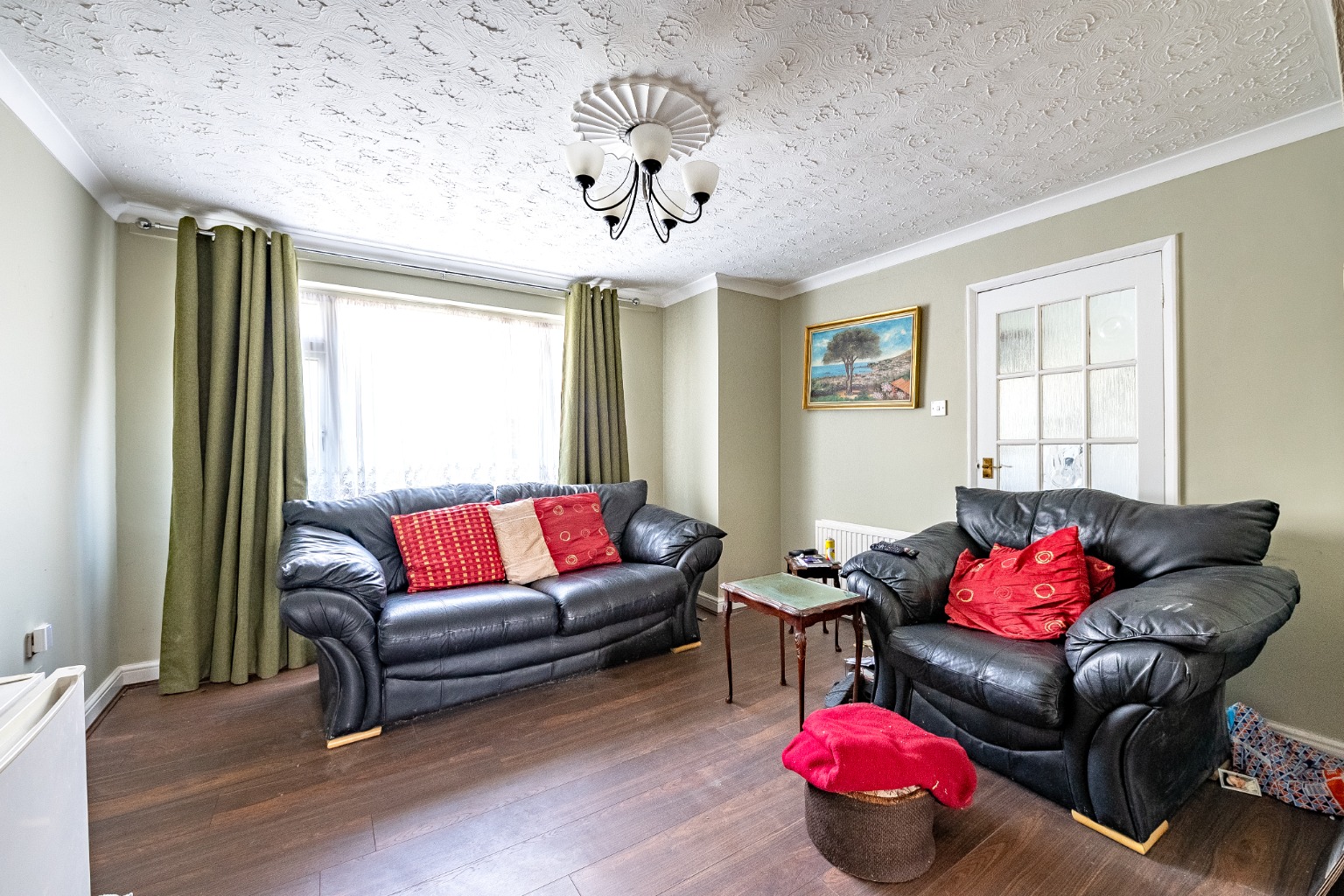 4 bed semi-detached house for sale in Pennine Avenue, Luton  - Property Image 2