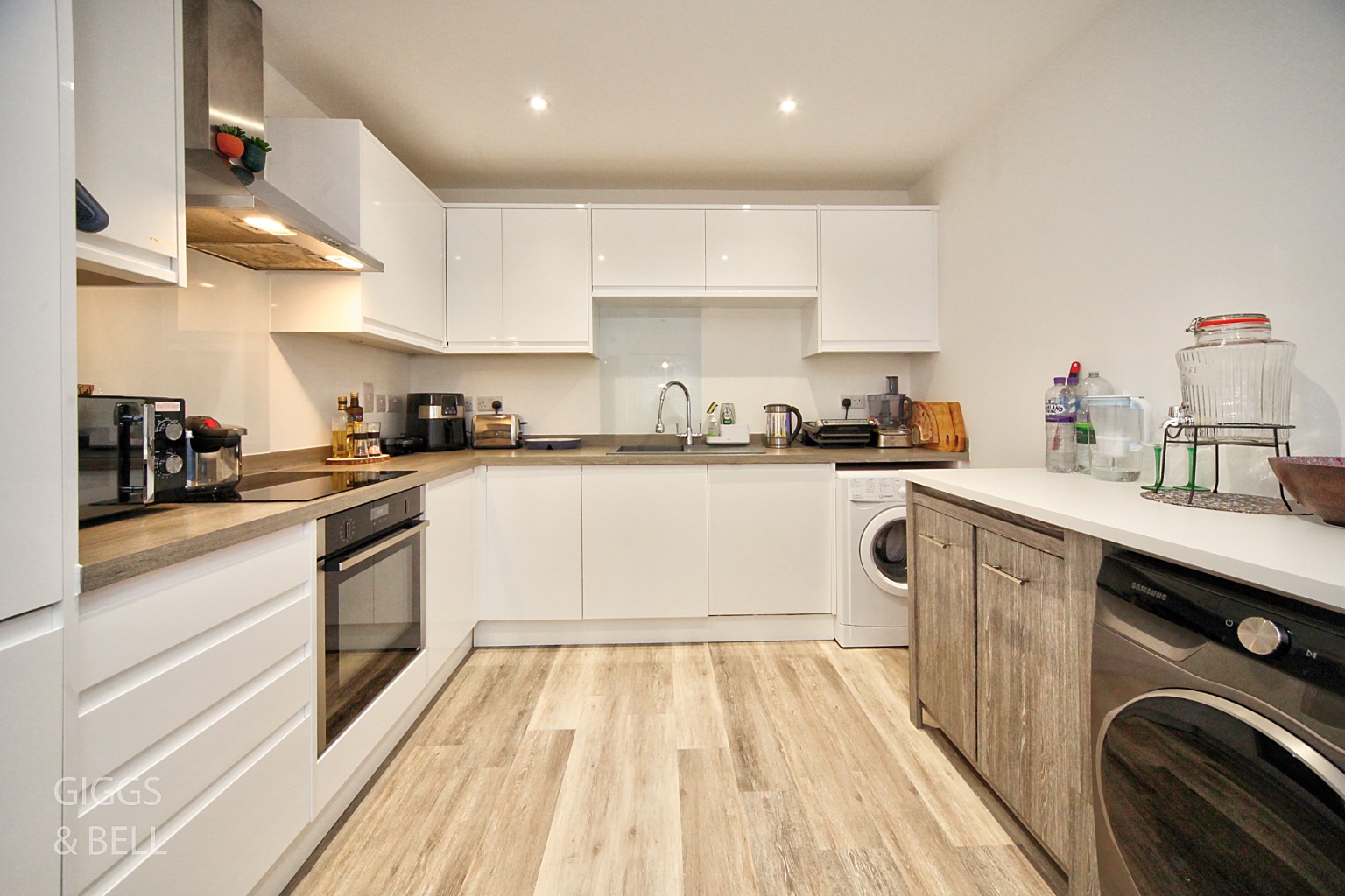 2 bed flat for sale, Luton 6