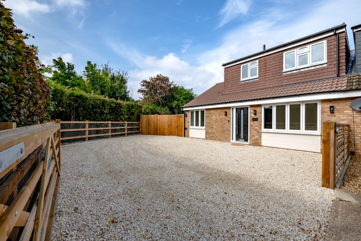 3 bed semi-detached house for sale in Water End Lane, Luton  - Property Image 1