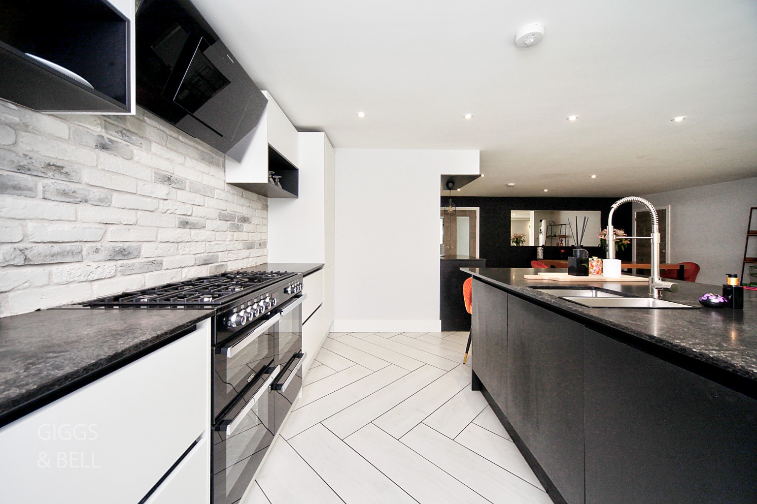 6 bed detached house for sale in Bedford Road, Bedford  - Property Image 11