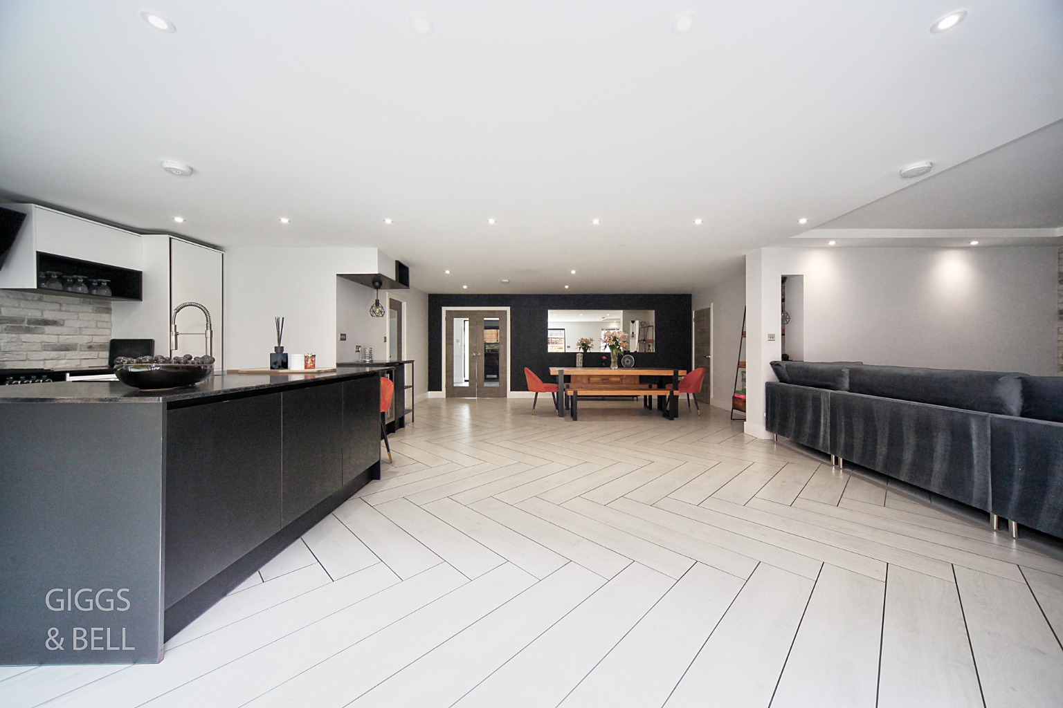 6 bed detached house for sale in Bedford Road, Bedford  - Property Image 9
