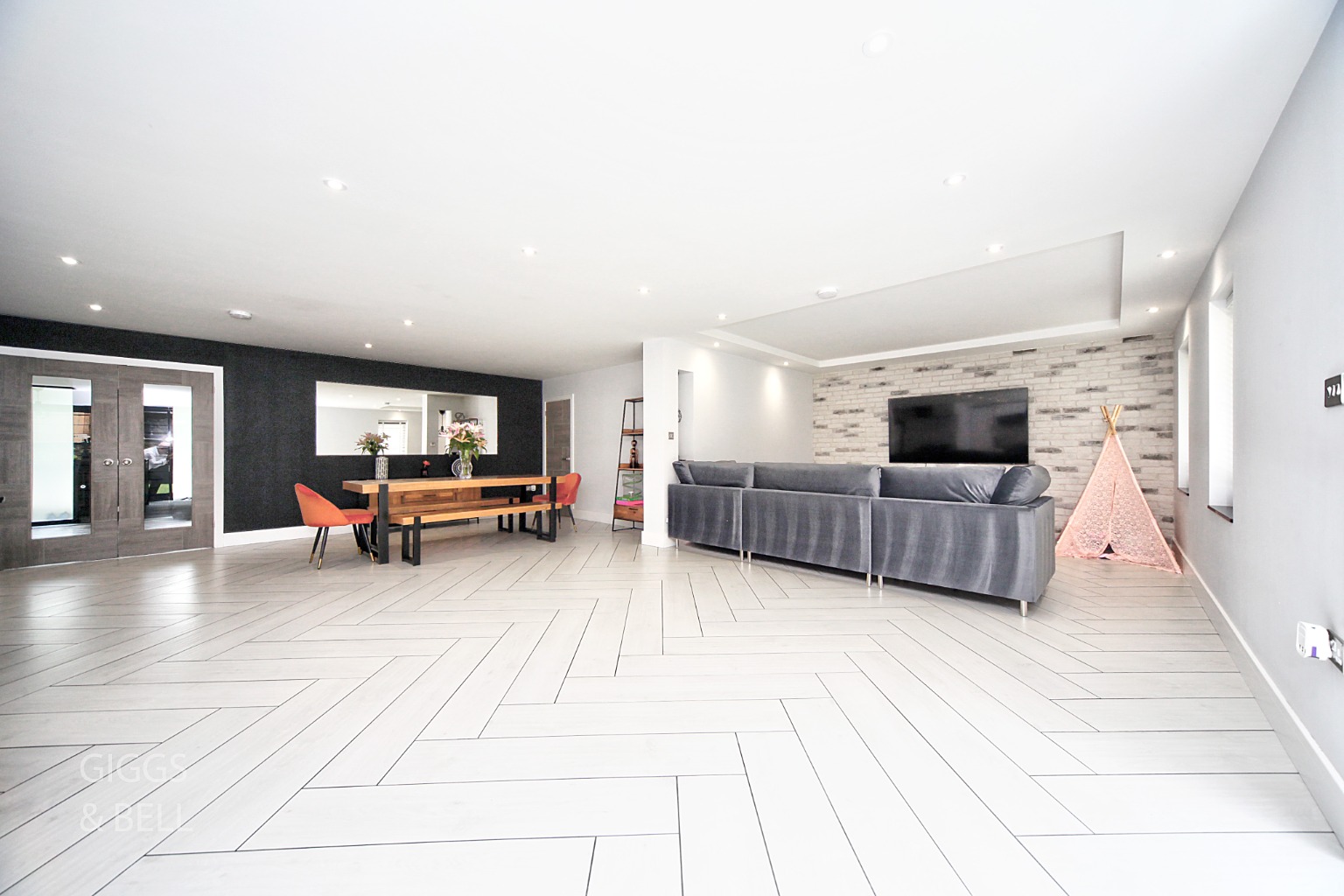 6 bed detached house for sale in Bedford Road, Bedford  - Property Image 8