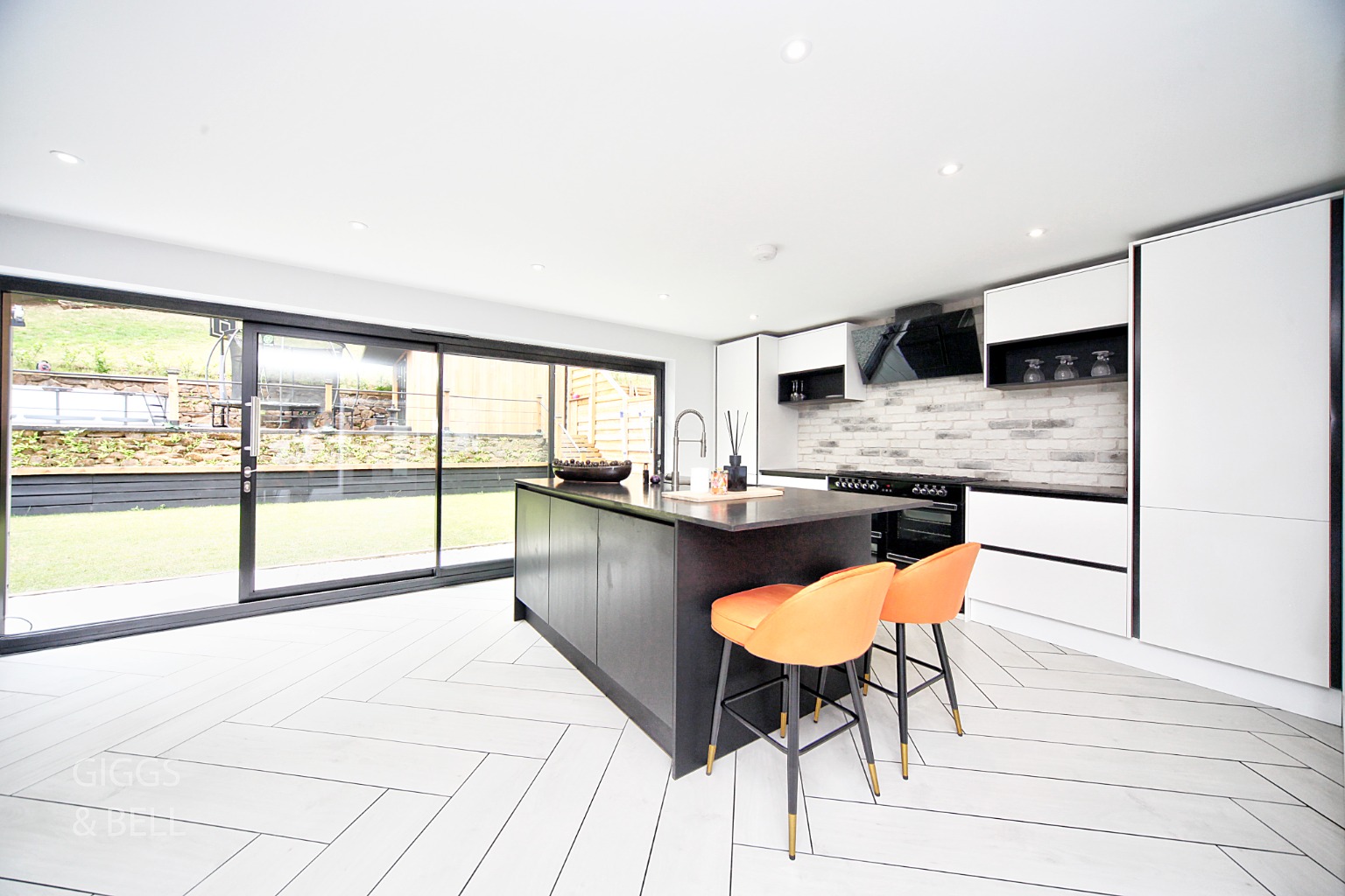 6 bed detached house for sale in Bedford Road, Bedford  - Property Image 10