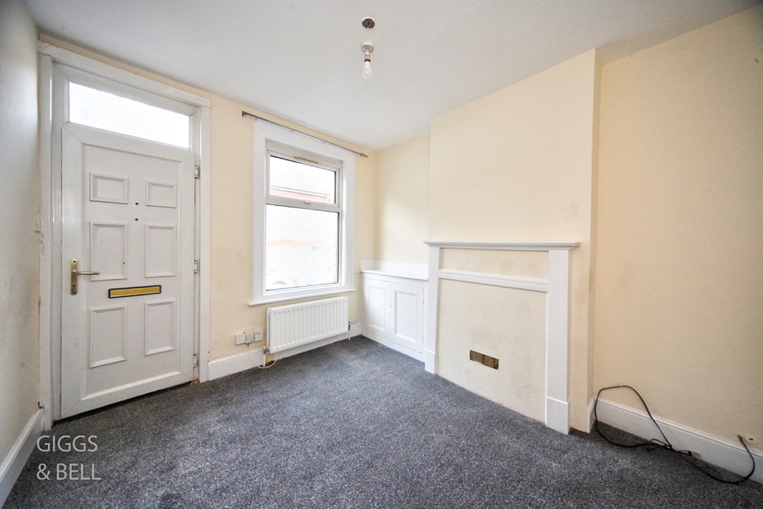 2 bed terraced house for sale in Tennyson Road, Luton 1