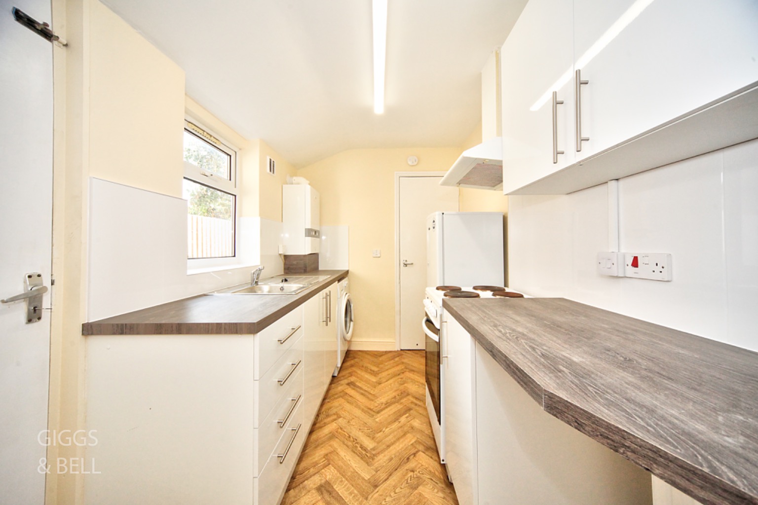 2 bed terraced house for sale in Tennyson Road, Luton 6